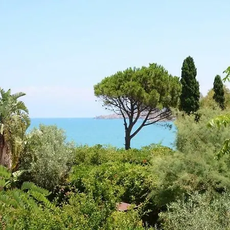 Mimosa Gialla, Feriehus Cefalù