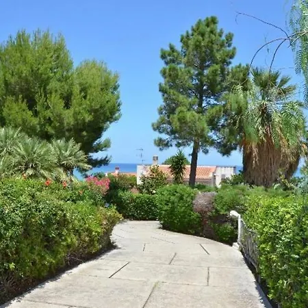 Mimosa Gialla, Feriehus Cefalù